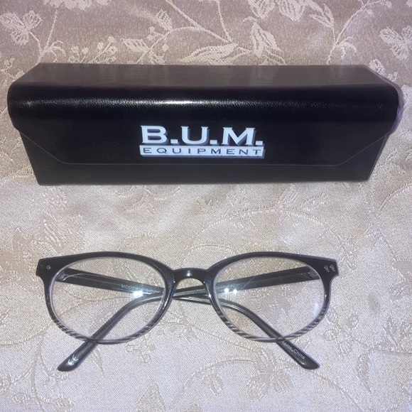 Glasses 🤓 with prescription and hard case - Picture 2 of 3